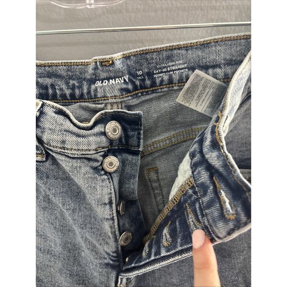 Old Navy Women's Straight Leg Jeans in Light Gray - Picture 3 of 4